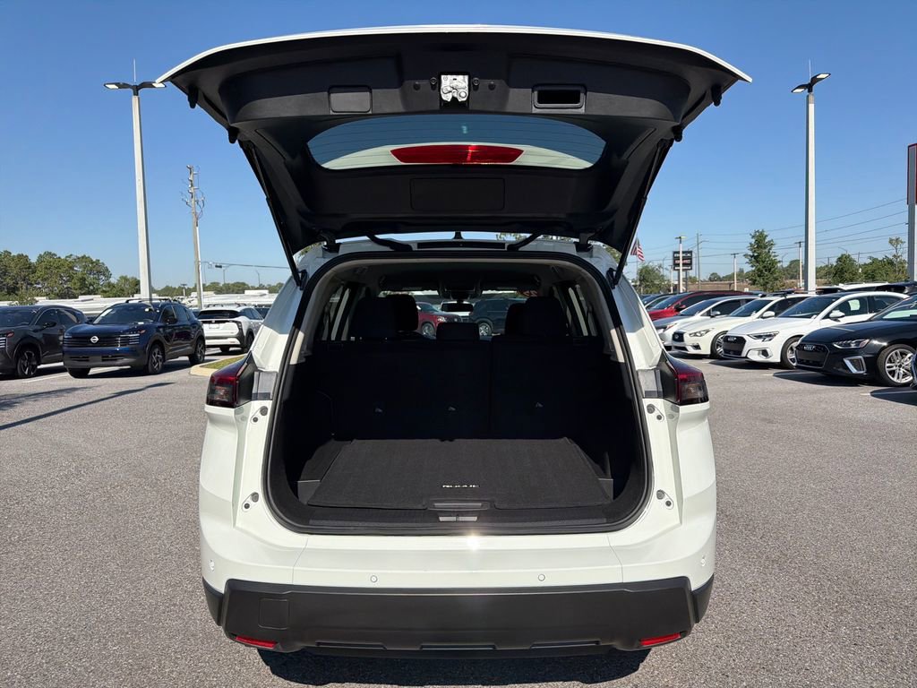 Certified 2025 Nissan Rogue S FWD image 9