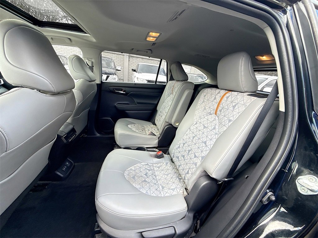 Used 2023 Toyota Highlander Bronze Edition image 27