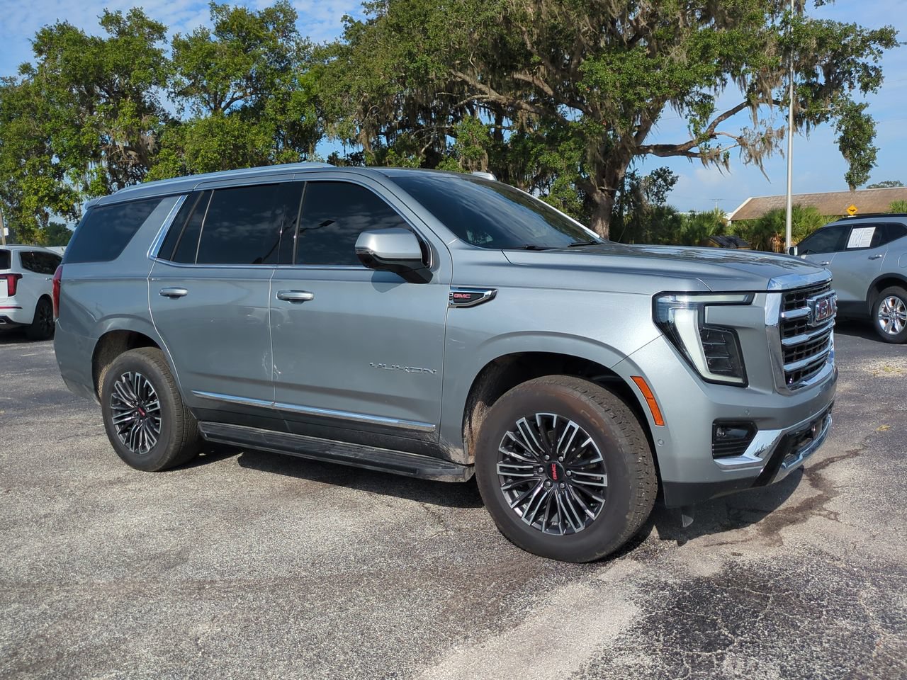 Used 2025 GMC Yukon Elevation AWD/4WD image 2