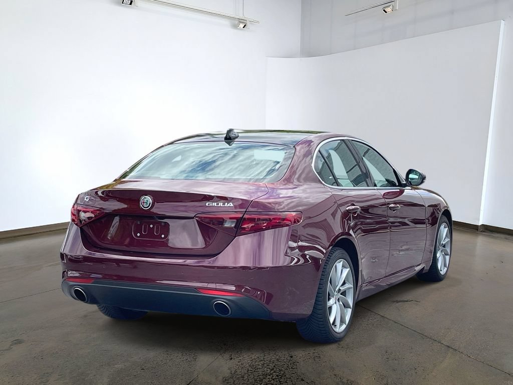 Used 2017 Alfa Romeo Giulia AWD image 4