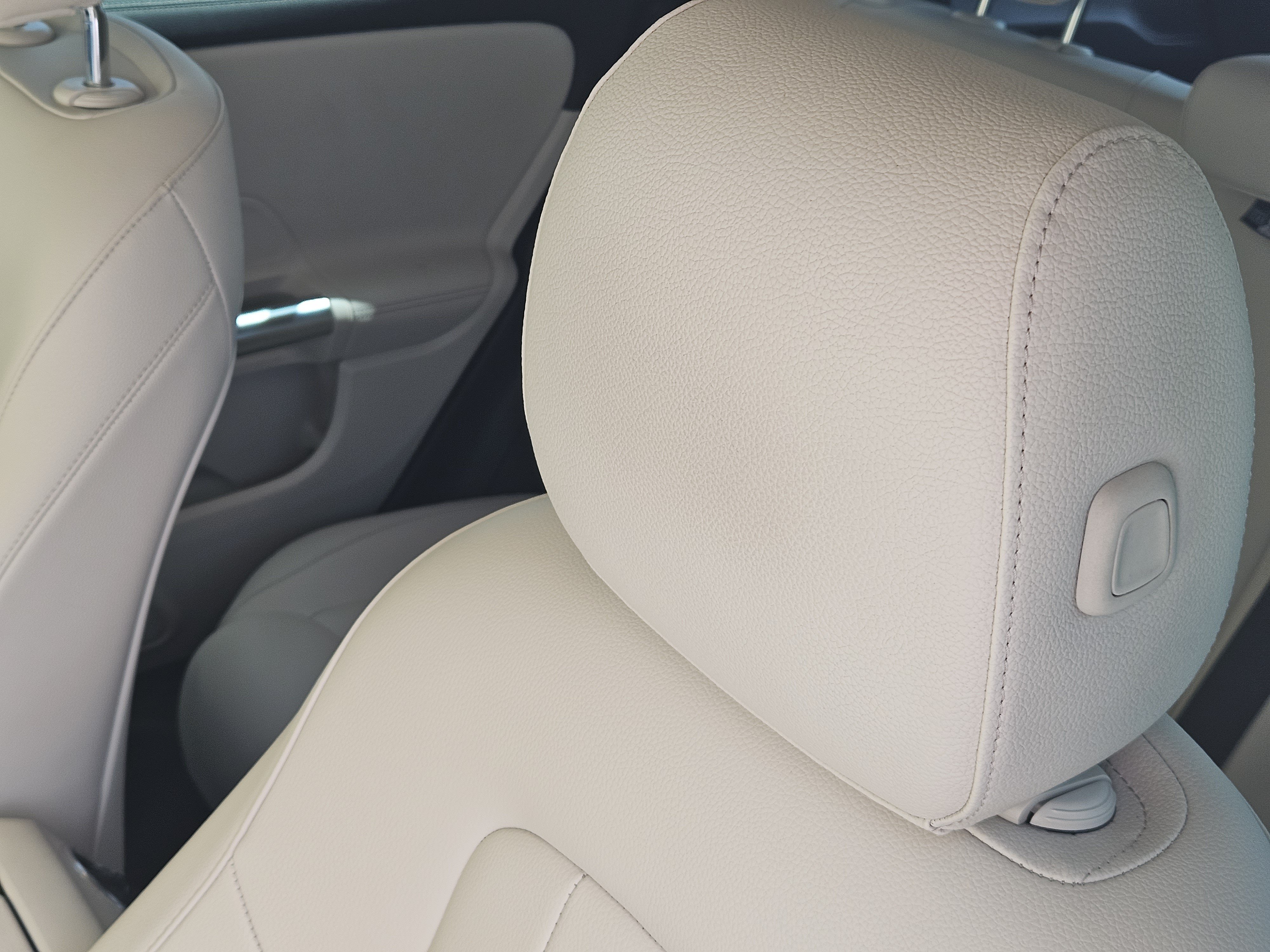 Certified 2022 Mercedes-Benz GLA 250 w/ Premium Package Lite image 12