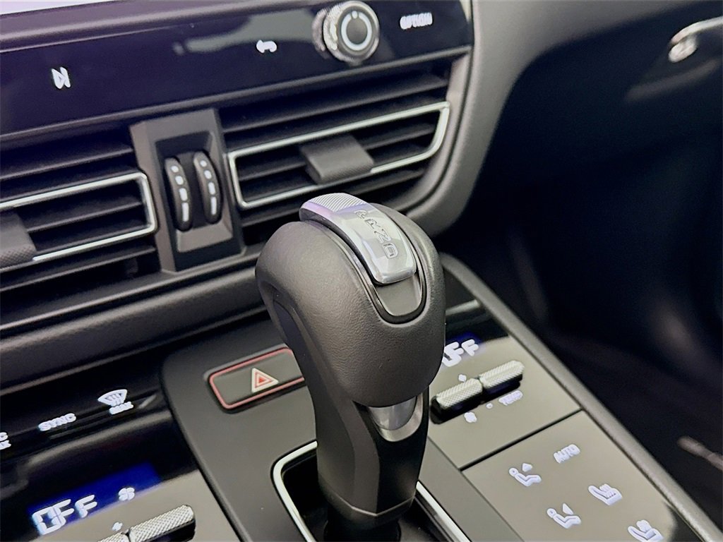 Used 2024 Porsche Macan image 18