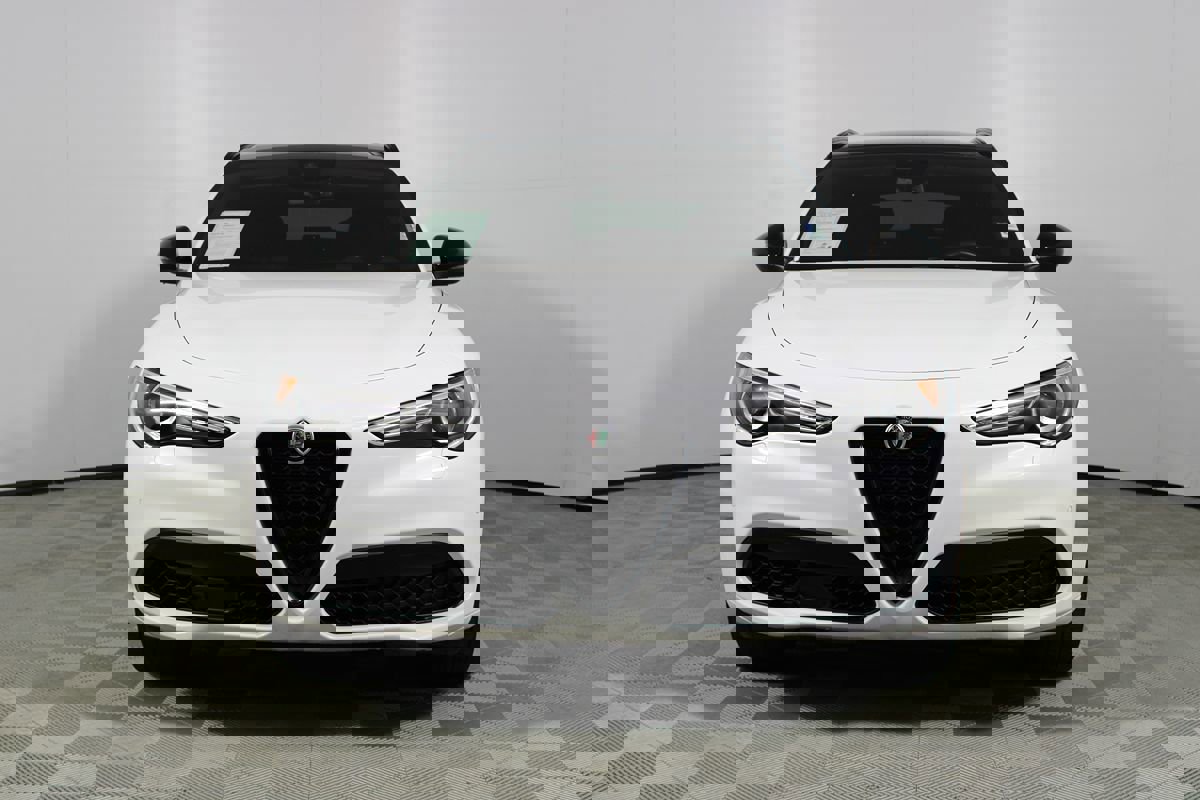 Used 2023 Alfa Romeo Stelvio Veloce image 22