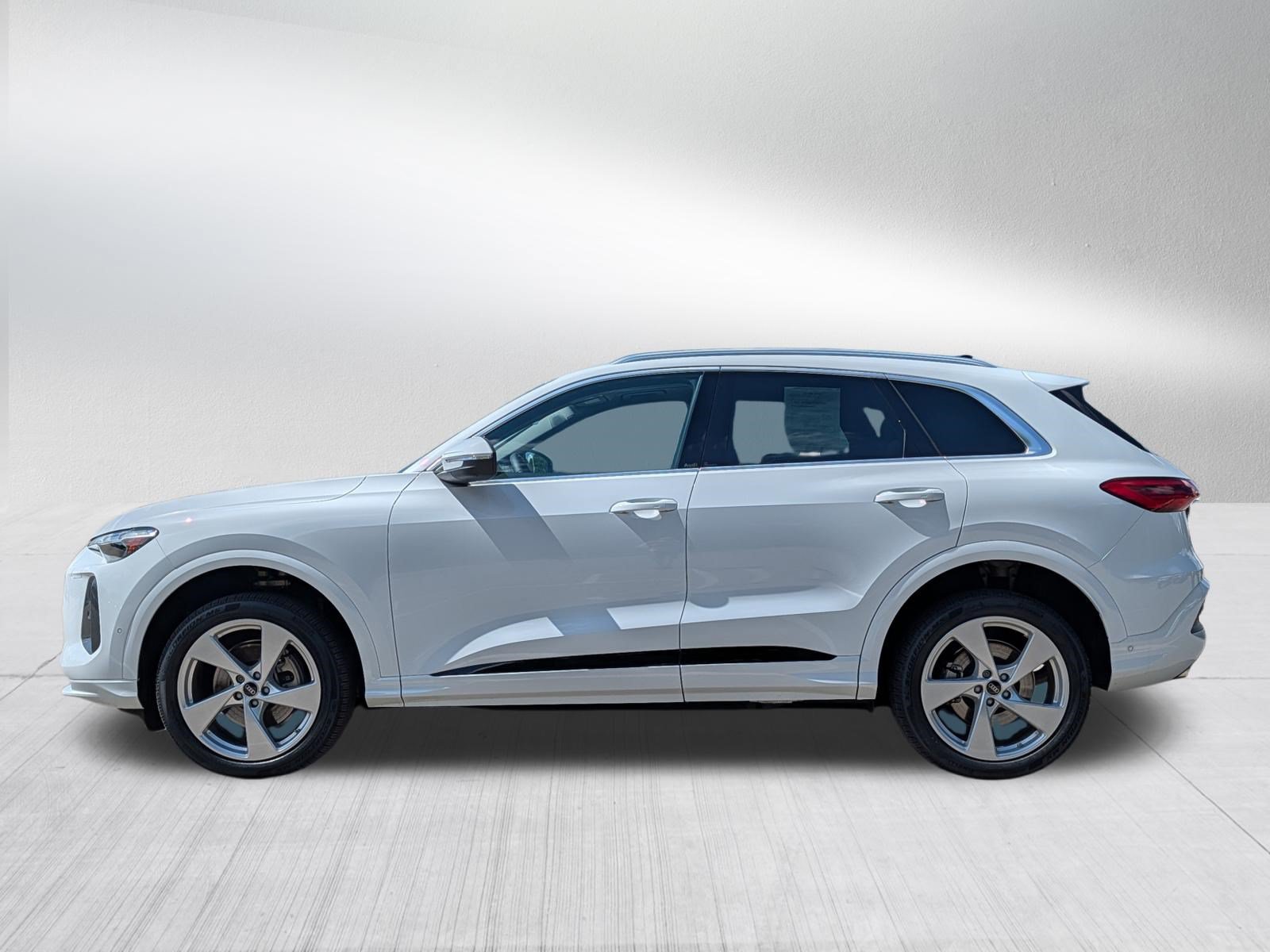 Certified 2025 Audi Q5 Premium Plus w/ Premium Plus AWD/4WD image 4