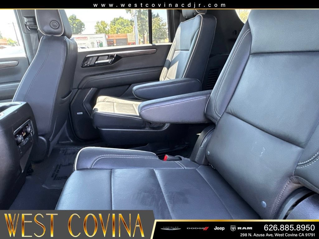 Used 2025 Chevrolet Suburban Premier AWD/4WD image 36