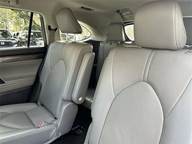 Used 2023 Toyota Highlander Limited image 27