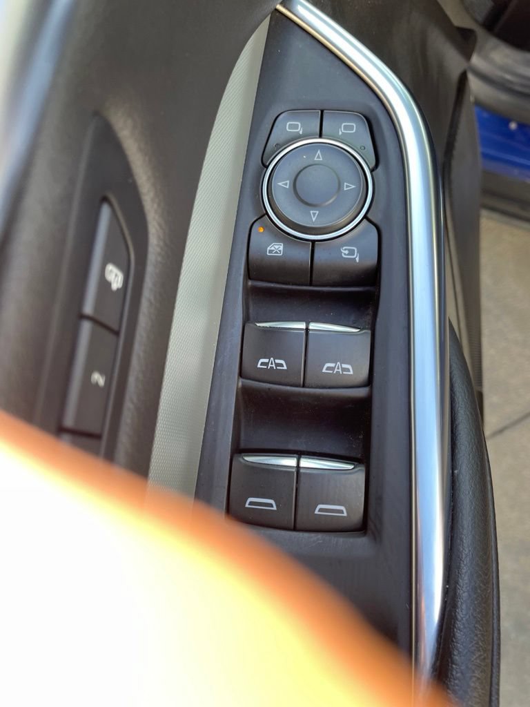 Used 2023 Cadillac XT4 Premium Luxury FWD image 15