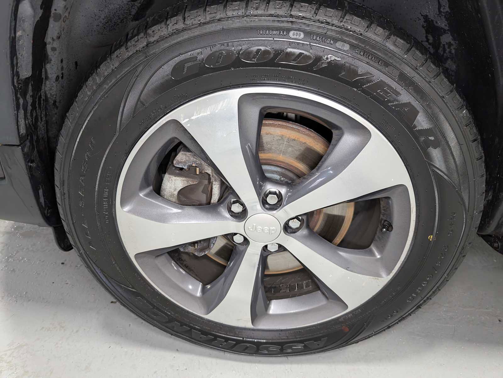 Used 2019 Jeep Cherokee Limited image 3