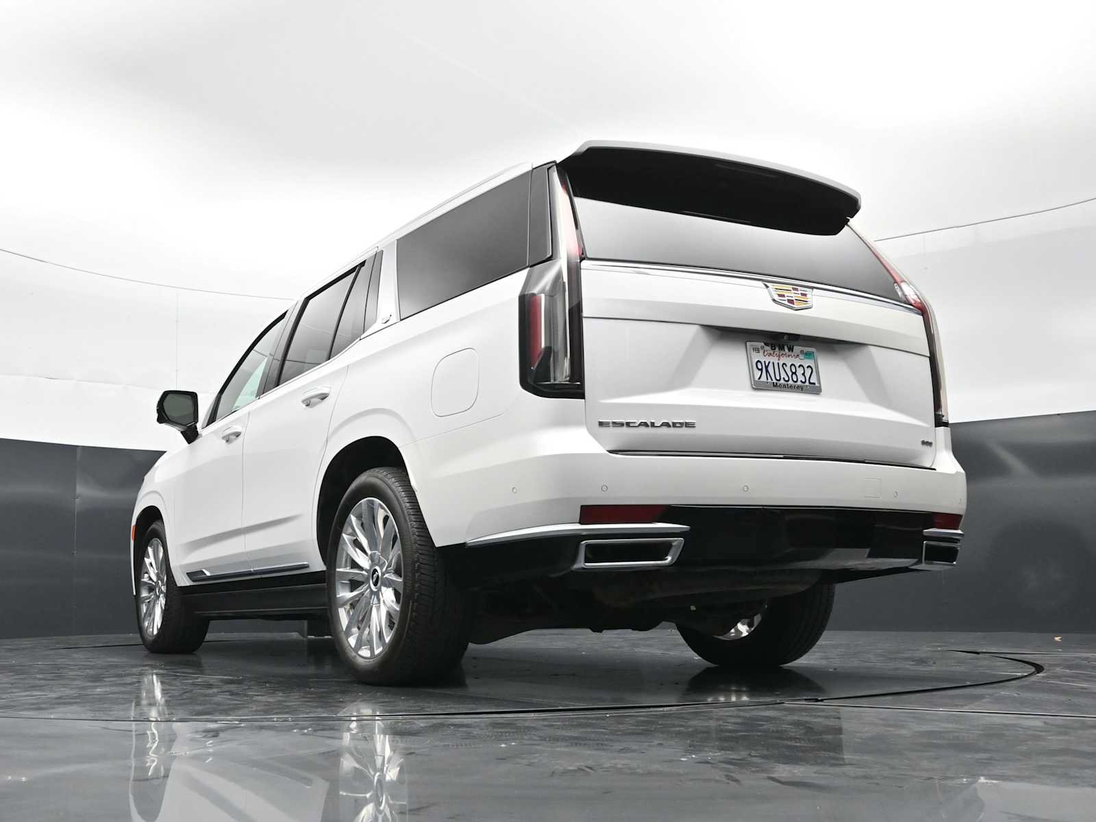 Used 2024 Cadillac Escalade Premium Luxury w/ Performance Package AWD/4WD image 32