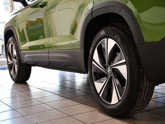 New 2026 Volkswagen Taos SE image 7