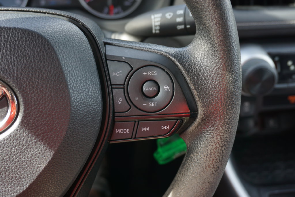 Used 2022 Toyota RAV4 LE AWD/4WD image 22