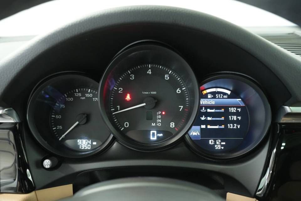 Certified 2025 Porsche Macan AWD/4WD image 14