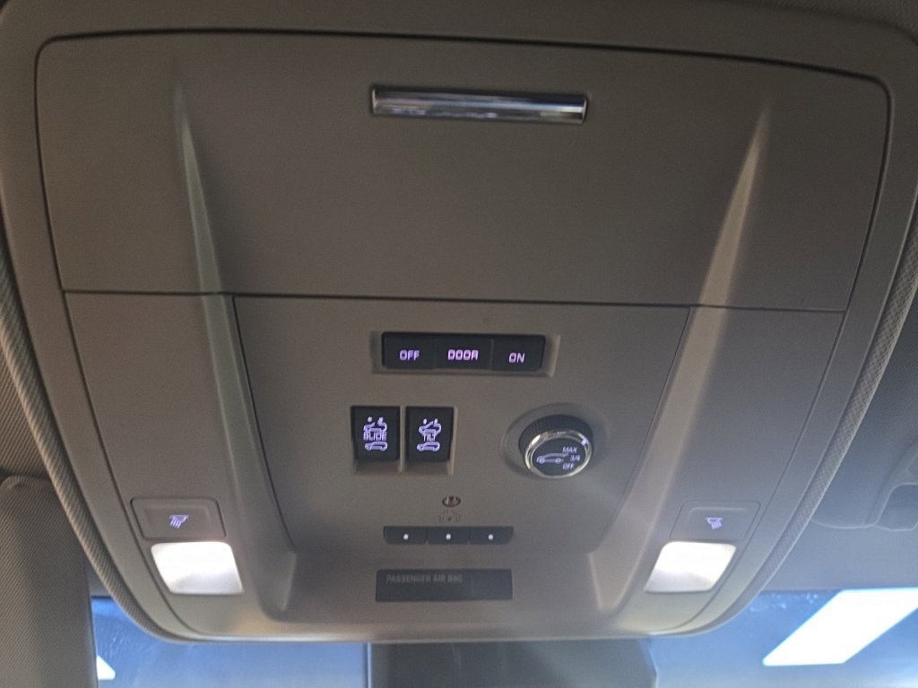 Used 2017 GMC Yukon Denali w/ Open Road Package AWD/4WD image 17