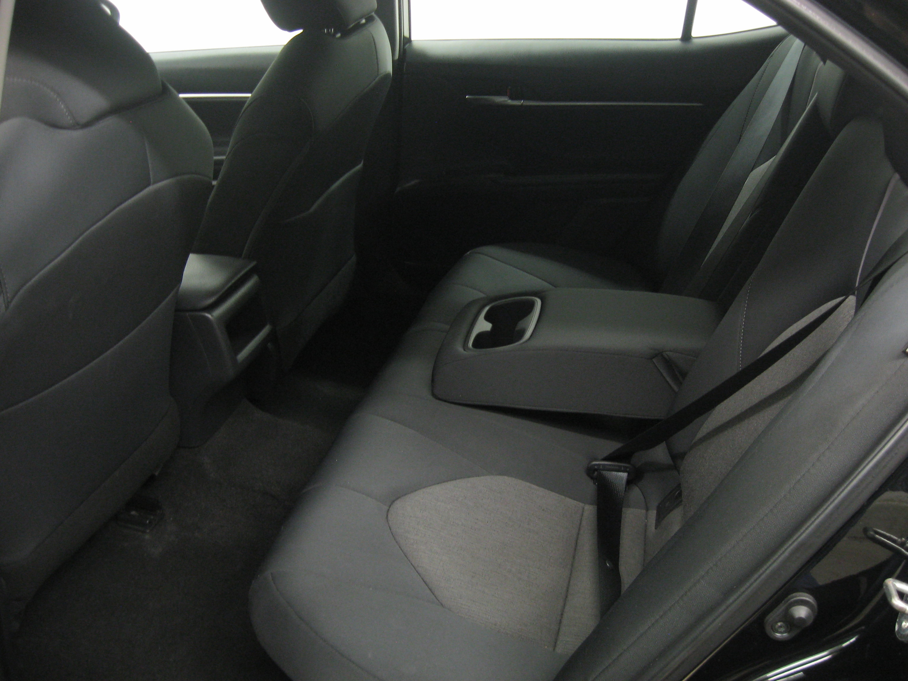 Used 2021 Toyota Camry LE image 8