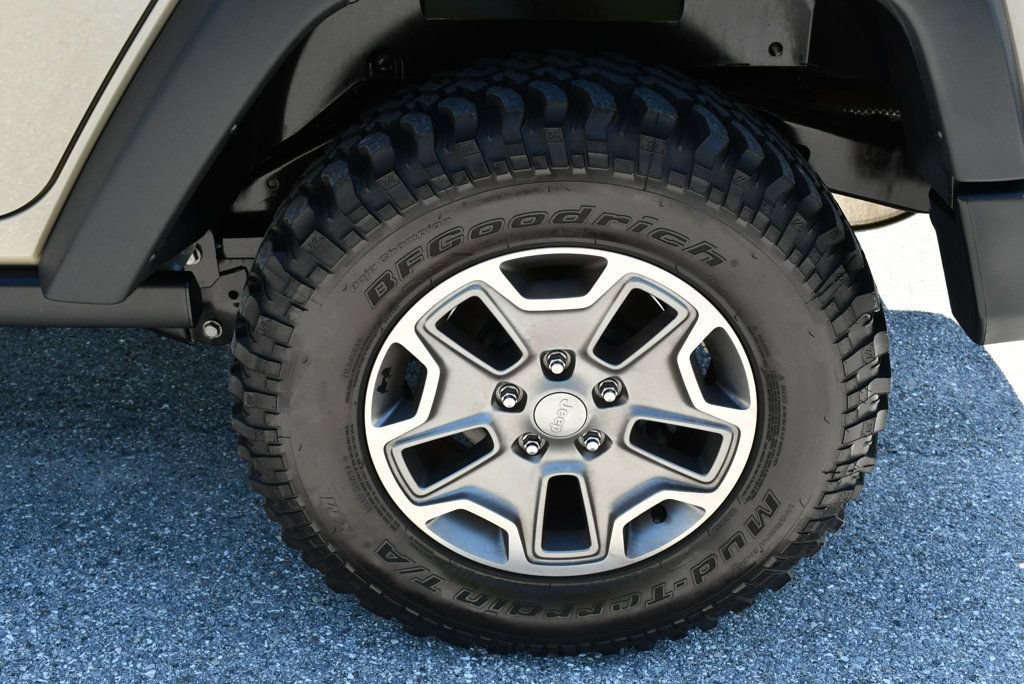 Used 2018 Jeep Wrangler Unlimited Rubicon w/ Connectivity Group AWD/4WD image 59