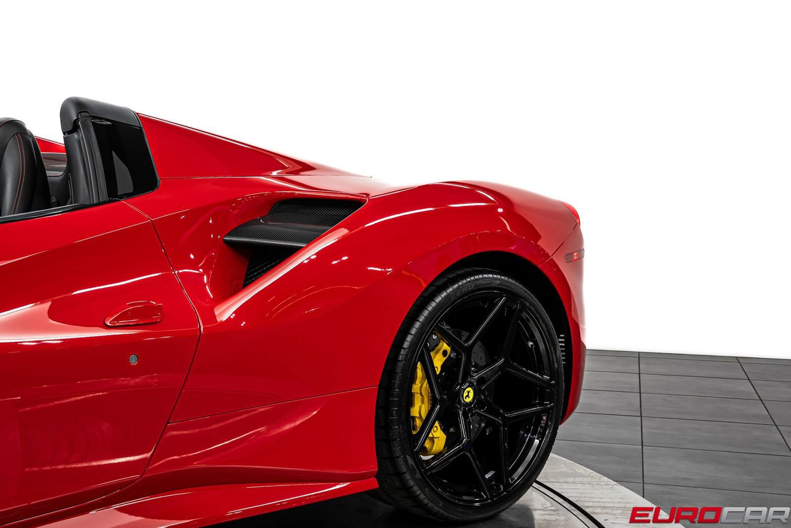 Used 2017 Ferrari 488 Spider image 18