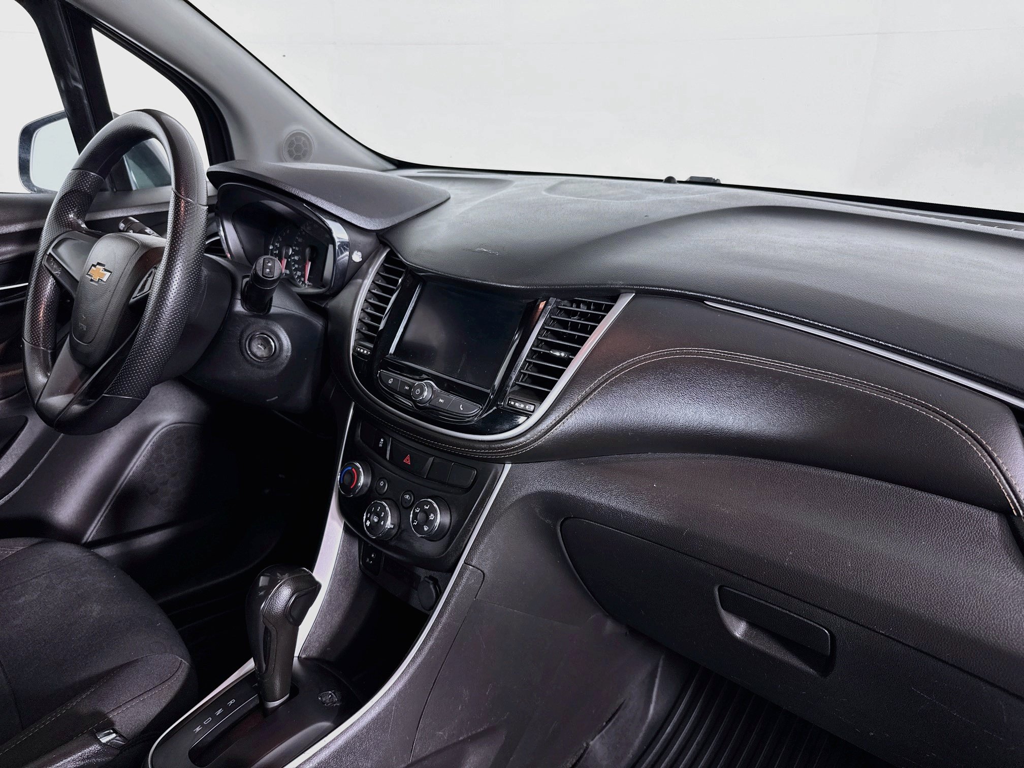 Used 2021 Chevrolet Trax LS FWD image 26