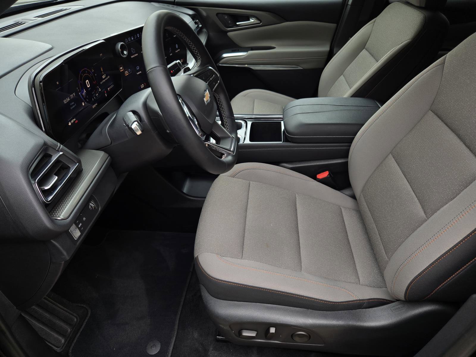 Used 2026 Chevrolet Traverse LT w/ Driver Confidence Package FWD image 25