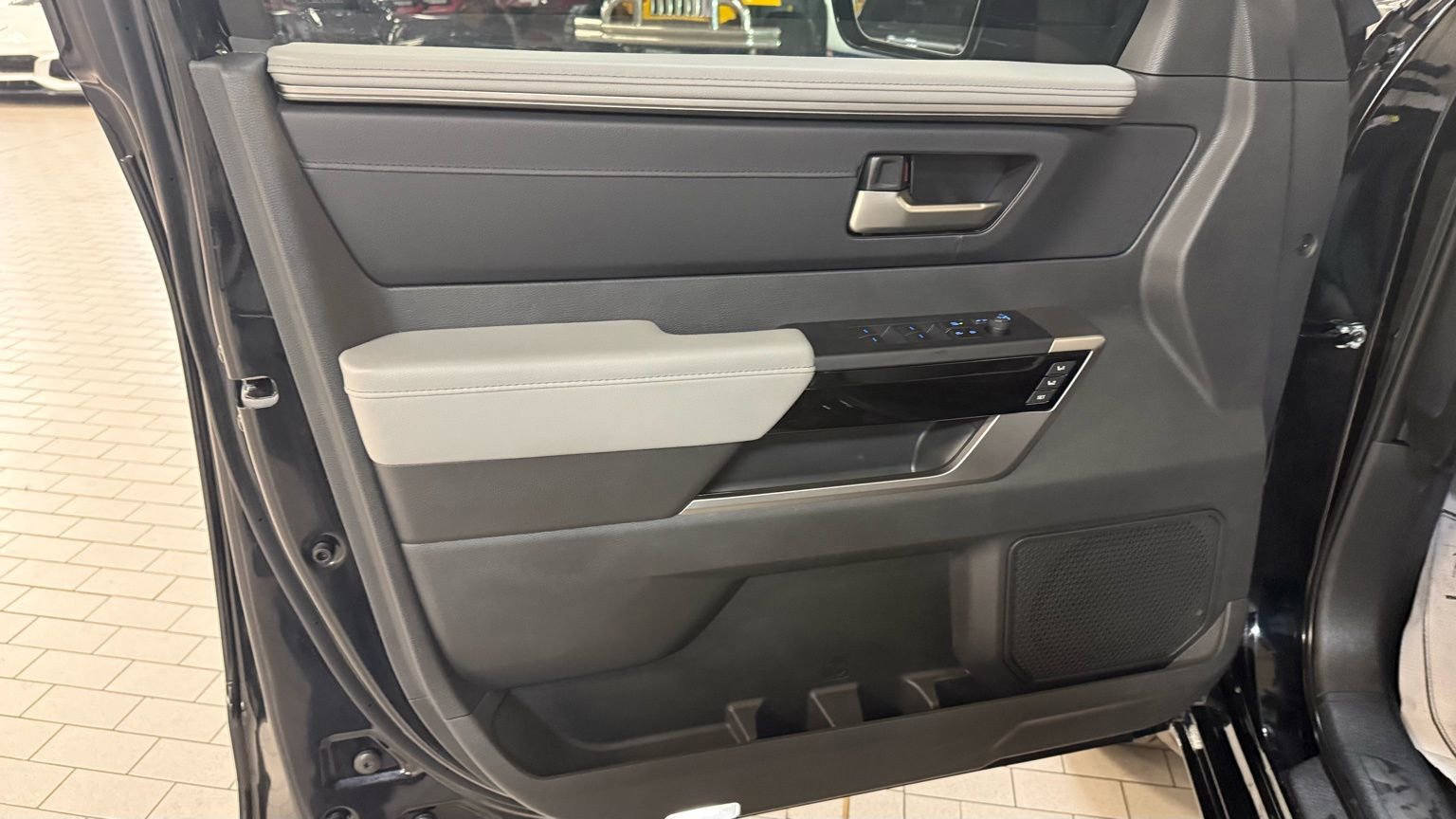 Used 2024 Toyota Tundra Limited image 39