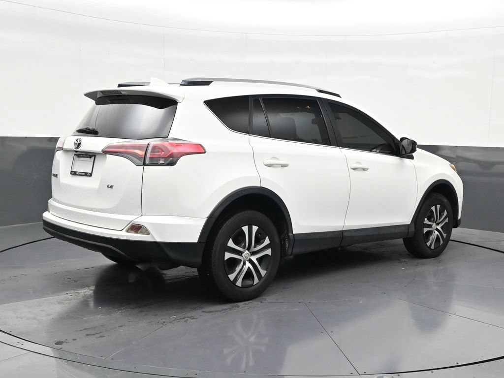 Used 2018 Toyota RAV4 LE FWD image 5