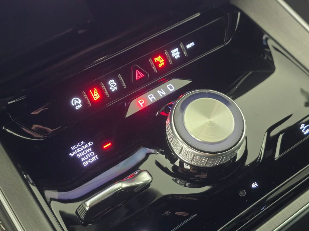 New 2025 Jeep Wagoneer L 4WD w/ HD Trailer Tow Package image 27