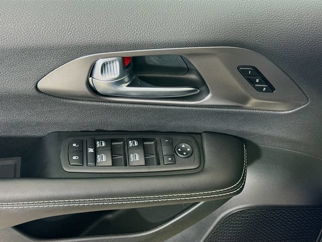 New 2026 Chrysler Pacifica Select w/ S Appearance Package FWD image 17