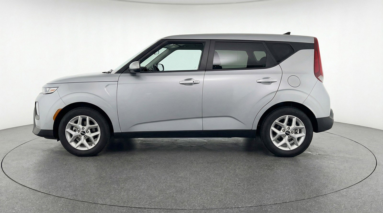 Used 2025 Kia Soul LX w/ LX Technology Package FWD image 5