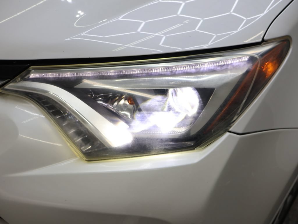 Used 2018 Toyota RAV4 Platinum FWD image 31