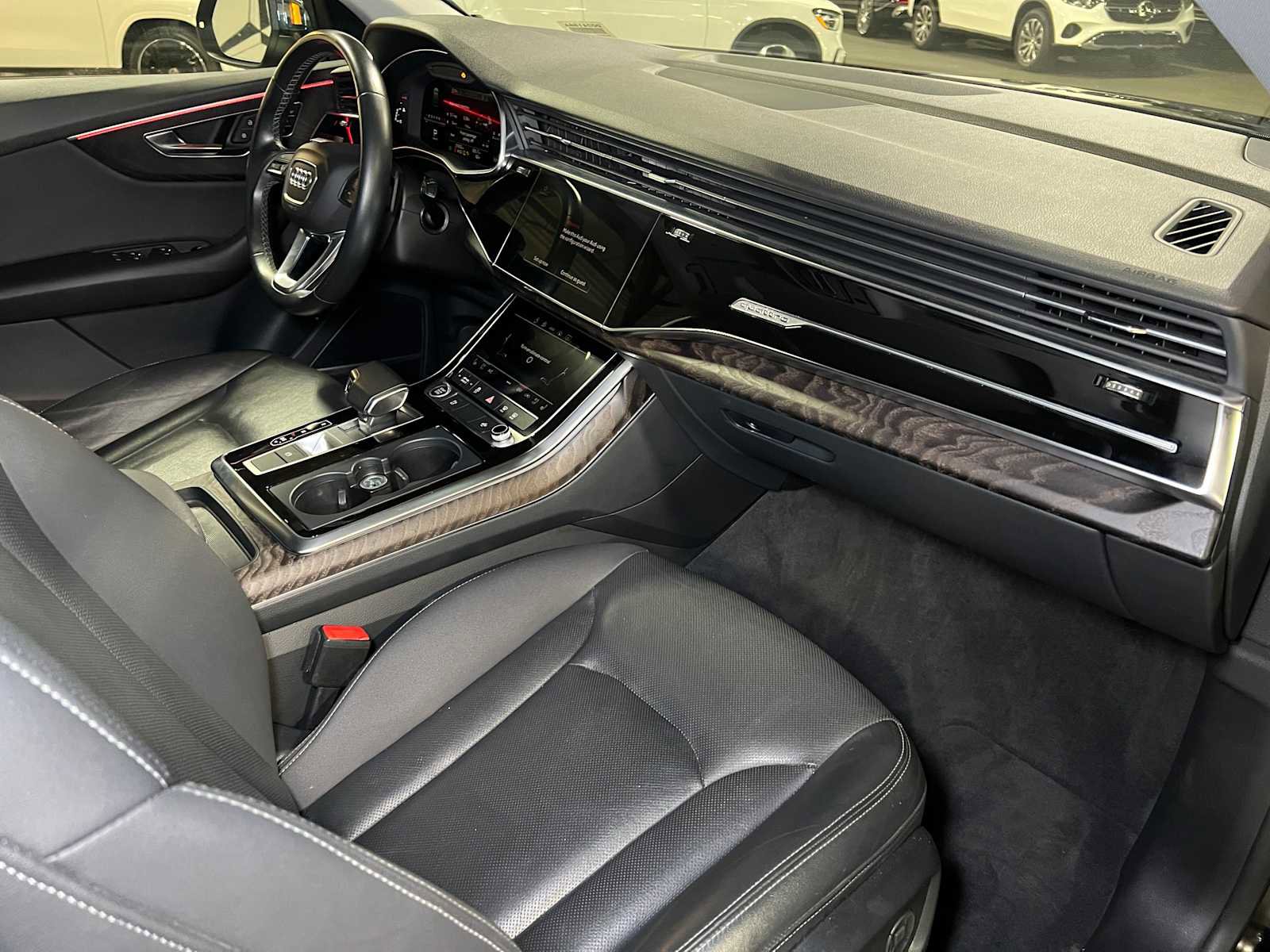Used 2022 Audi Q8 Premium Plus w/ Premium Plus Package image 11