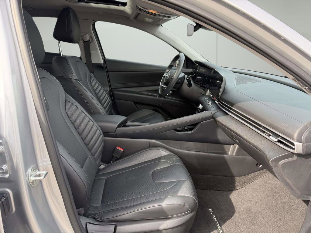 Used 2023 Hyundai Elantra Limited FWD image 11