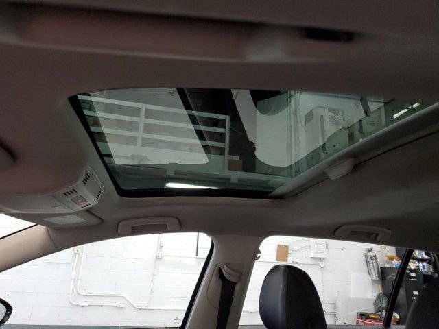 Used 2015 Volkswagen Golf S w/ Lighting Package image 22