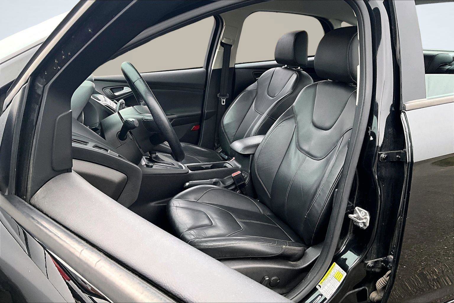 Used 2015 Ford Focus SE w/ Equipment Group 201A image 25