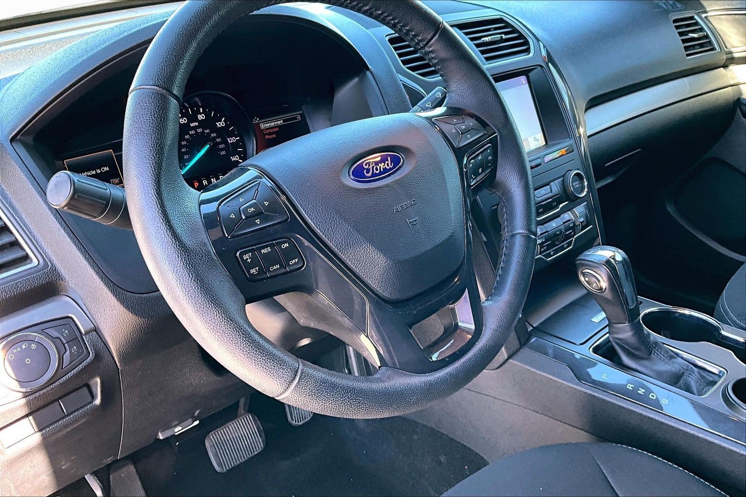 Used 2018 Ford Explorer XLT w/ Equipment Group 201A FWD image 12