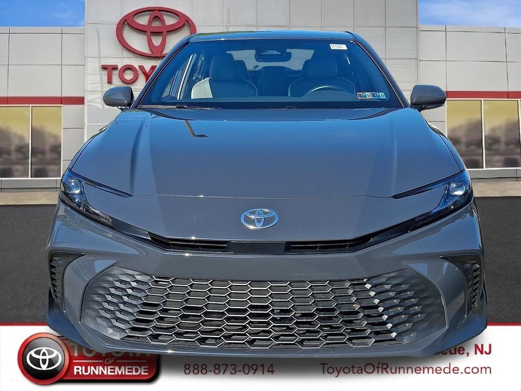 Used 2025 Toyota Camry SE w/ Convenience Package FWD image 2
