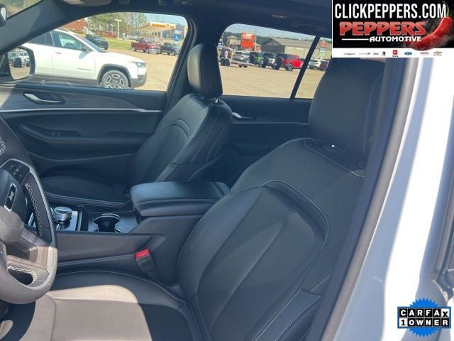 Used 2025 Jeep Grand Cherokee Limited w/ Black Appearance Package AWD/4WD image 13