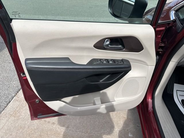 Certified 2023 Chrysler Voyager LX image 26
