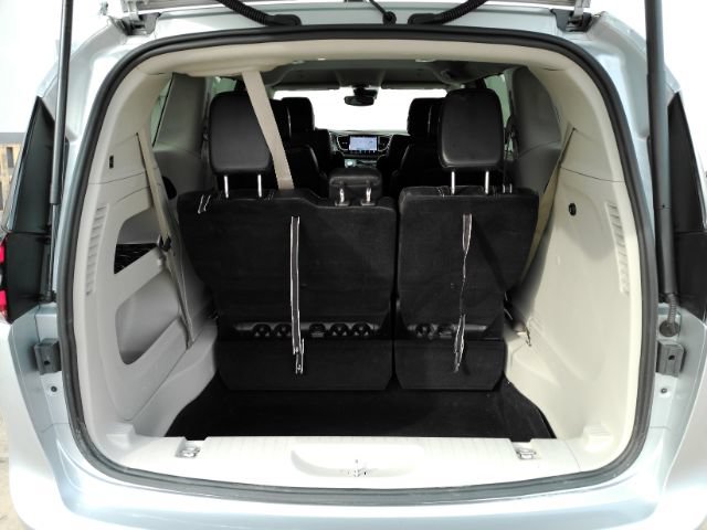 Used 2024 Chrysler Pacifica Touring-L FWD image 26