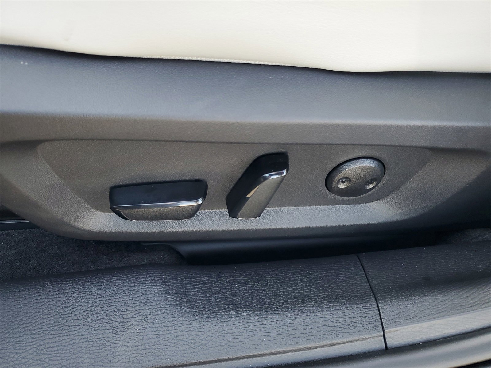New 2025 Mitsubishi Outlander SE image 7