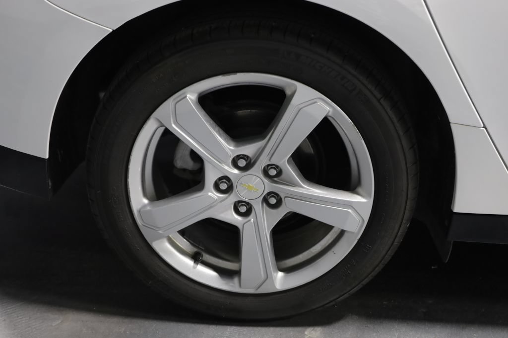 Used 2018 Chevrolet Volt LT w/ Comfort Package FWD image 34