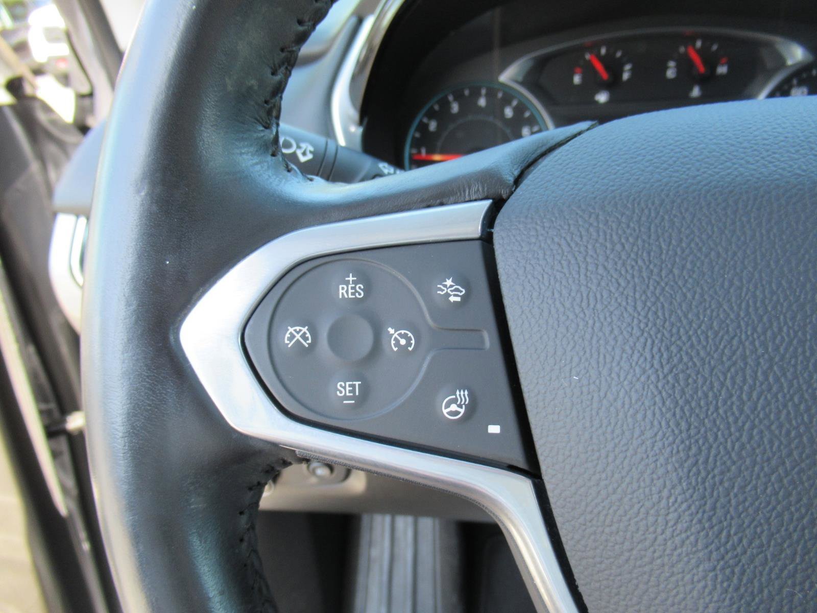 Used 2021 Chevrolet Traverse LT FWD image 24