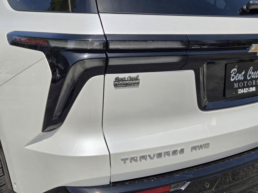 Used 2025 Chevrolet Traverse High Country AWD/4WD image 9