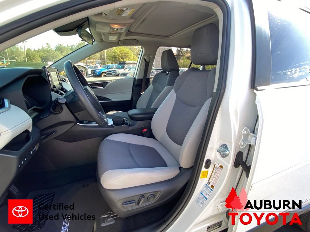 Certified 2021 Toyota RAV4 XLE w/ Convenience Package AWD/4WD image 32