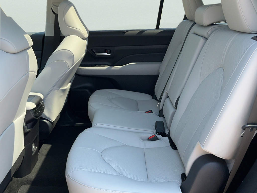 New 2026 Toyota Grand Highlander FWD image 17