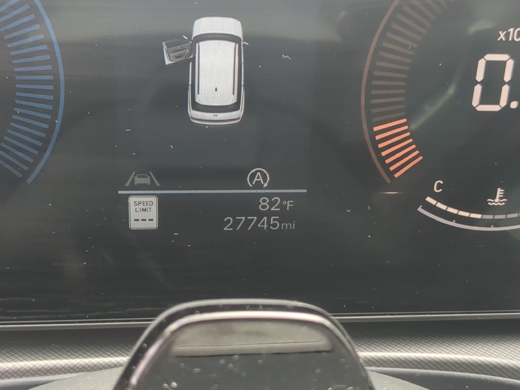 Used 2025 Hyundai Santa Fe SEL FWD image 30
