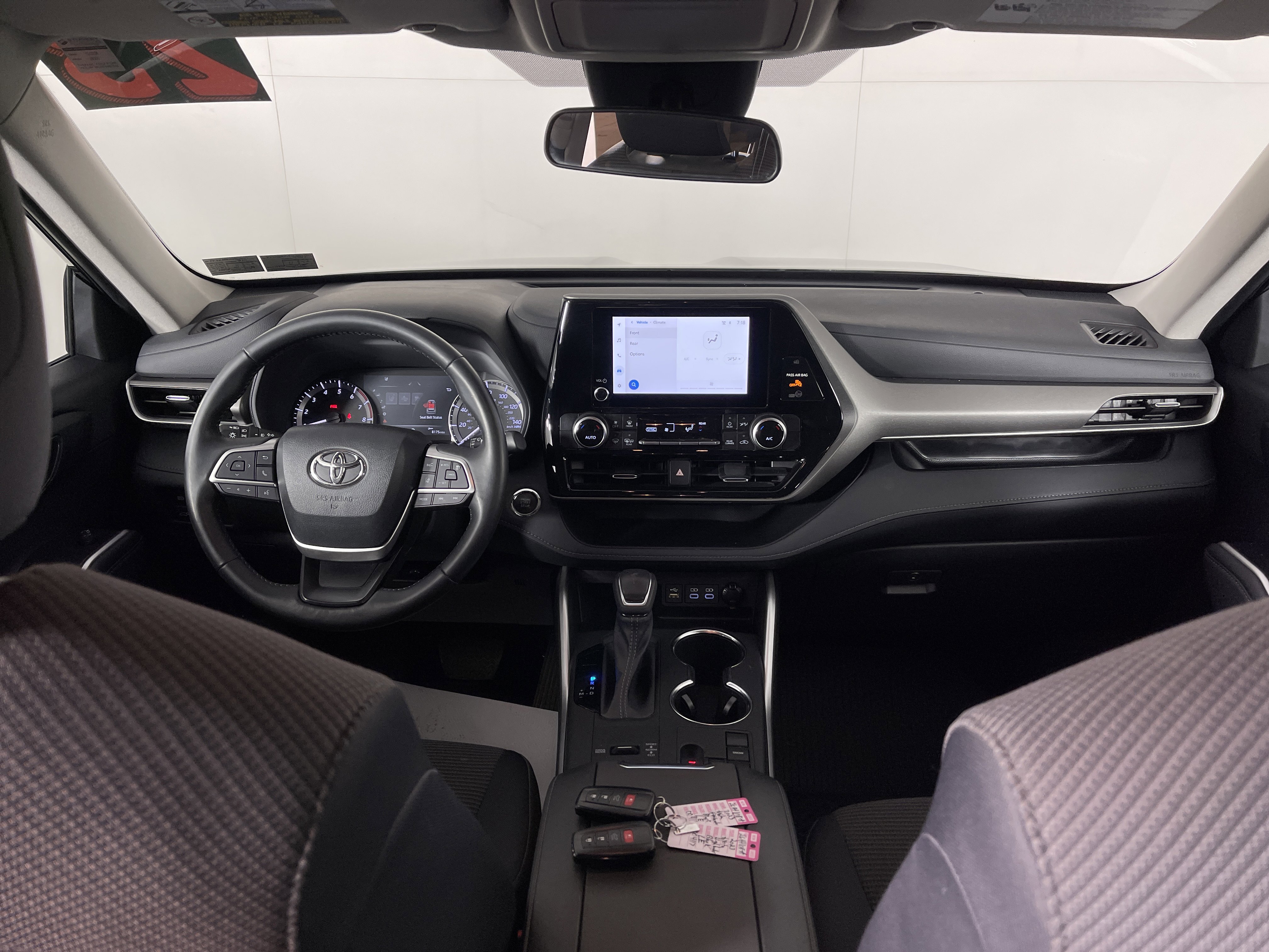 Used 2023 Toyota Highlander LE image 14