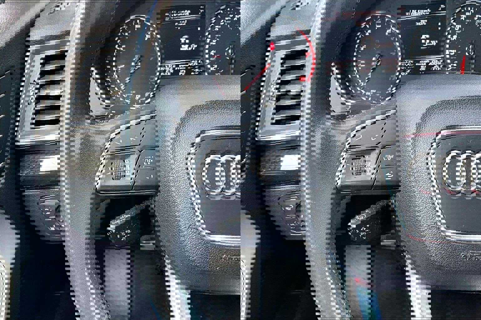 Used 2018 Audi Q5 2.0T Premium w/ Convenience Package AWD/4WD image 18