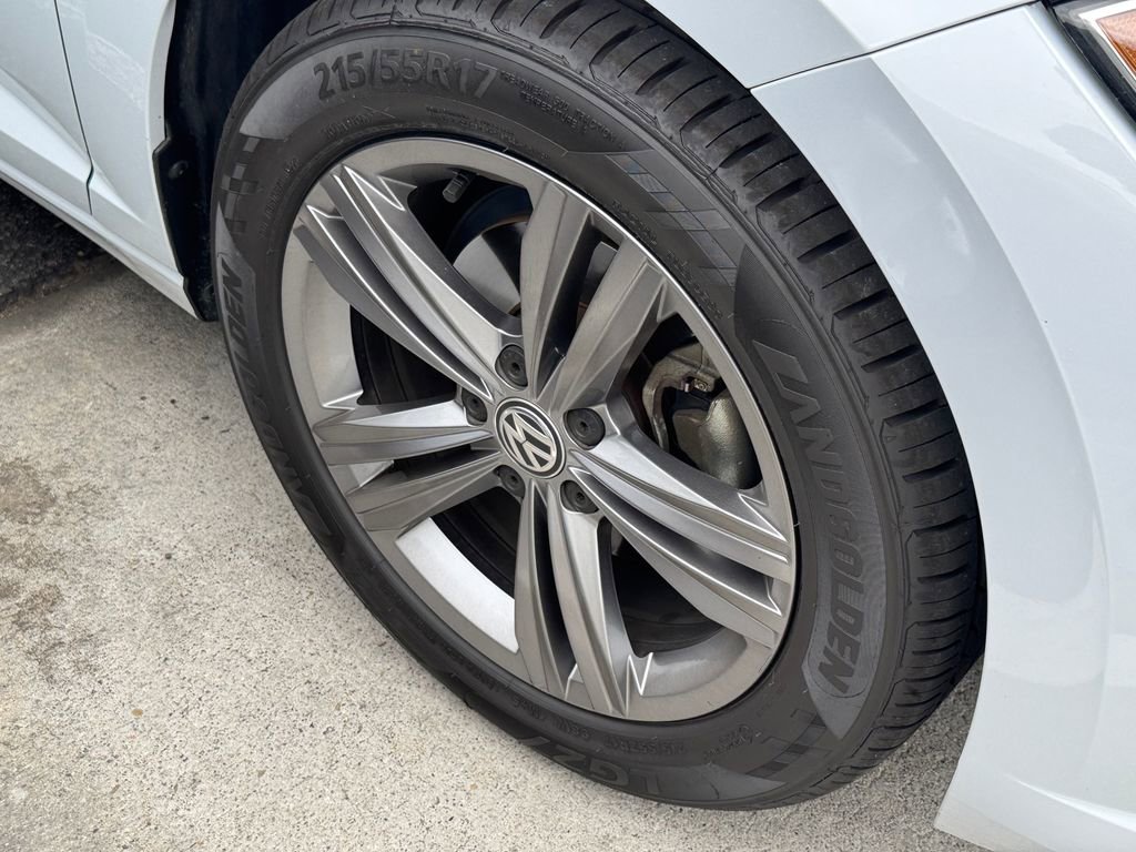 Used 2019 Volkswagen Jetta R-Line w/ R-Line Cold Weather Package FWD image 6