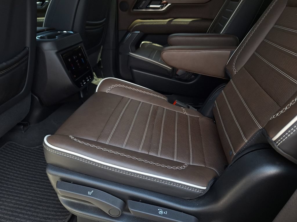 Used 2025 GMC Yukon Denali Ultimate AWD/4WD image 12