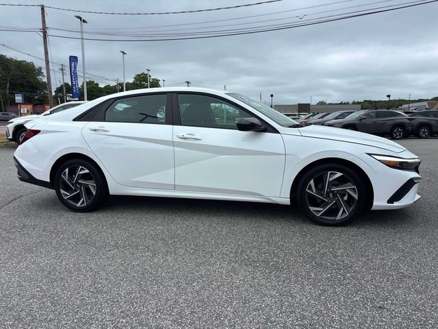 Certified 2025 Hyundai Elantra Sport FWD image 2