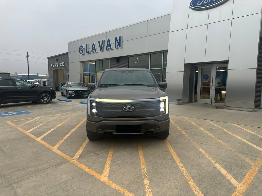 Used 2023 Ford F150 Lightning Lariat AWD/4WD image 2